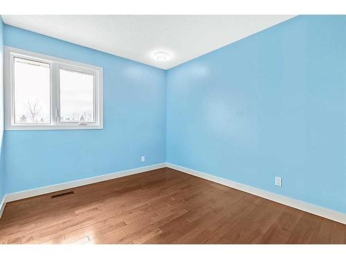 448 Ogden Drive Se, Calgary, AB - Indoor Photo Showing Other Room