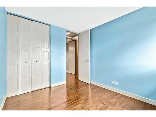 448 Ogden Drive Se, Calgary, AB - Indoor Photo Showing Other Room