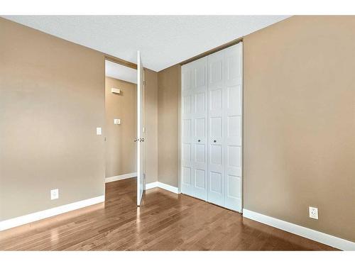 448 Ogden Drive Se, Calgary, AB - Indoor Photo Showing Other Room