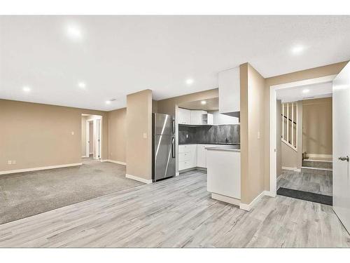 448 Ogden Drive Se, Calgary, AB - Indoor