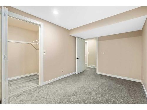 448 Ogden Drive Se, Calgary, AB - Indoor Photo Showing Other Room