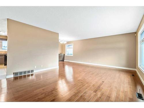 448 Ogden Drive Se, Calgary, AB - Indoor Photo Showing Other Room