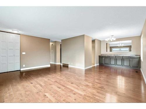 448 Ogden Drive Se, Calgary, AB - Indoor