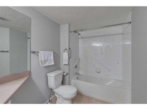 3216-3216 Sienna Park Green Sw, Calgary, AB - Indoor Photo Showing Bathroom