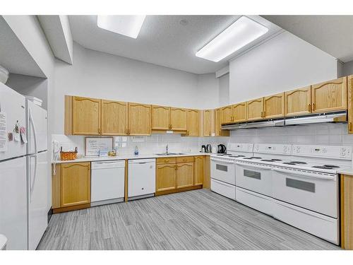 3216-3216 Sienna Park Green Sw, Calgary, AB - Indoor Photo Showing Kitchen With Double Sink