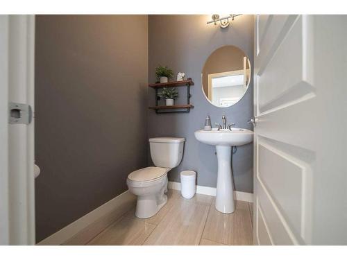 4815 19 Street Sw, Calgary, AB - Indoor Photo Showing Bathroom