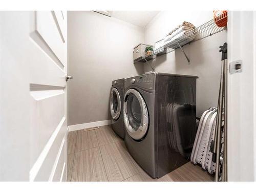 4815 19 Street Sw, Calgary, AB - Indoor Photo Showing Laundry Room