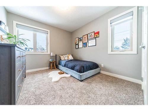 4815 19 Street Sw, Calgary, AB - Indoor Photo Showing Bedroom