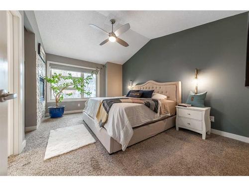 4815 19 Street Sw, Calgary, AB - Indoor Photo Showing Bedroom