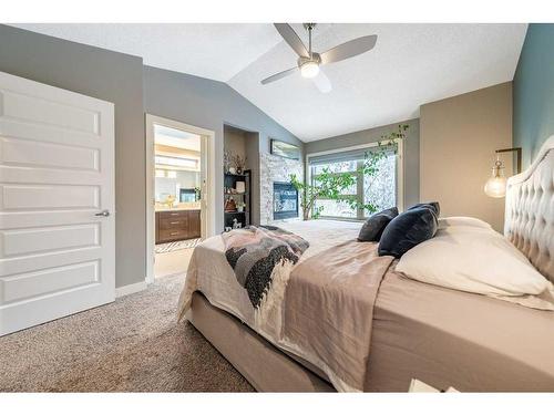 4815 19 Street Sw, Calgary, AB - Indoor Photo Showing Bedroom