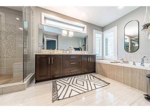 4815 19 Street Sw, Calgary, AB - Indoor Photo Showing Bathroom