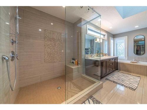 4815 19 Street Sw, Calgary, AB - Indoor Photo Showing Bathroom