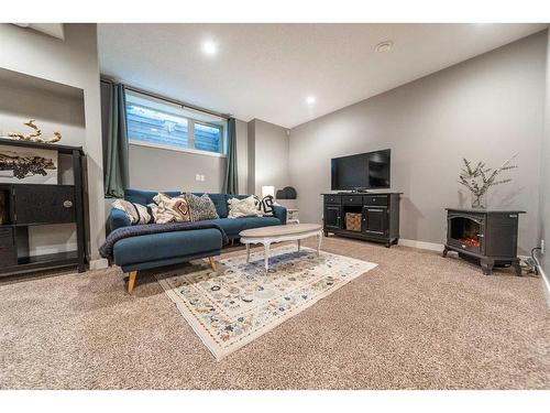 4815 19 Street Sw, Calgary, AB - Indoor Photo Showing Living Room