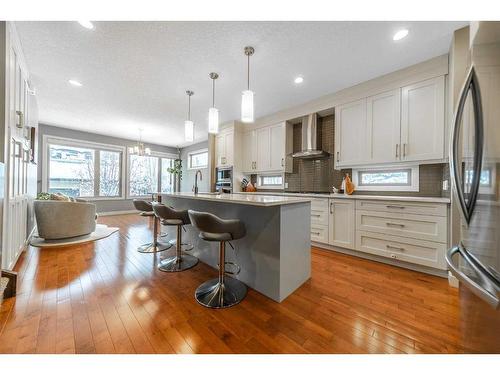 4815 19 Street Sw, Calgary, AB - Indoor Photo Showing Kitchen With Upgraded Kitchen