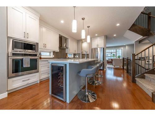 4815 19 Street Sw, Calgary, AB - Indoor Photo Showing Kitchen With Upgraded Kitchen