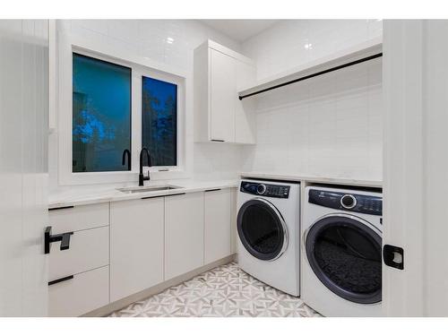 1920 10 Avenue Nw, Calgary, AB - Indoor Photo Showing Laundry Room