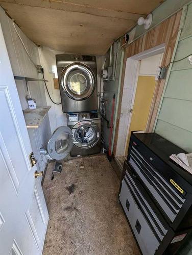 514 3 Avenue, Bassano, AB - Indoor Photo Showing Laundry Room