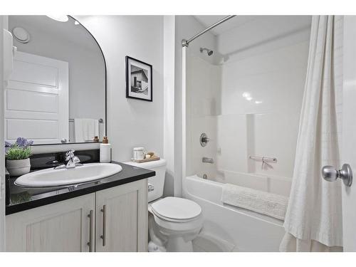 5104-2781 Chinook Winds Drive Sw, Airdrie, AB - Indoor Photo Showing Bathroom