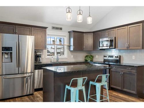 71 Ravenstern Point Se, Airdrie, AB - Indoor Photo Showing Kitchen