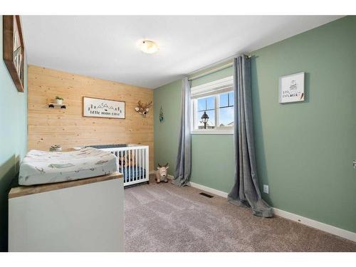 71 Ravenstern Point Se, Airdrie, AB - Indoor Photo Showing Bedroom