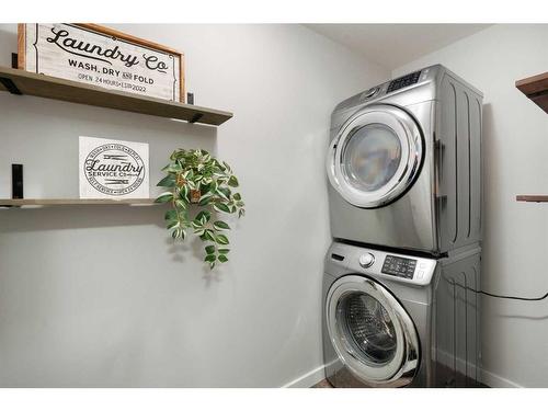 71 Ravenstern Point Se, Airdrie, AB - Indoor Photo Showing Laundry Room