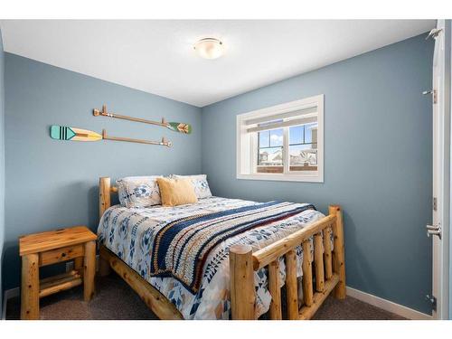 71 Ravenstern Point Se, Airdrie, AB - Indoor Photo Showing Bedroom