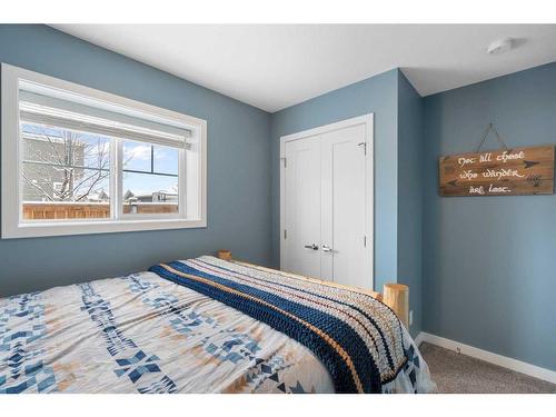 71 Ravenstern Point Se, Airdrie, AB - Indoor Photo Showing Bedroom