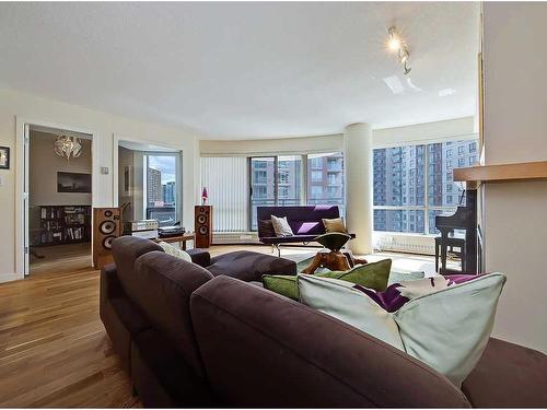 904-1088 6 Avenue Sw, Calgary, AB - Indoor Photo Showing Living Room