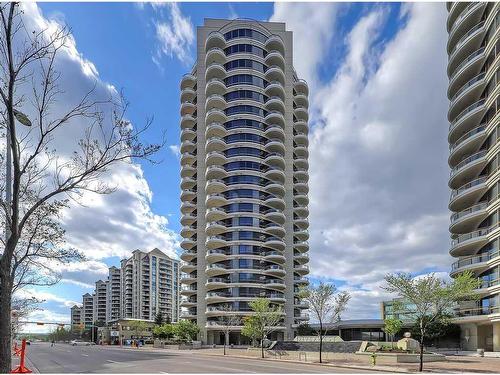 904-1088 6 Avenue Sw, Calgary, AB - Outdoor With Facade