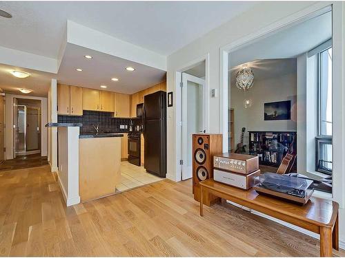 904-1088 6 Avenue Sw, Calgary, AB - Indoor Photo Showing Kitchen