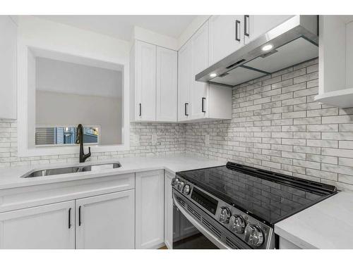 20 Everhollow Way Sw, Calgary, AB - Indoor Photo Showing Kitchen With Double Sink With Upgraded Kitchen