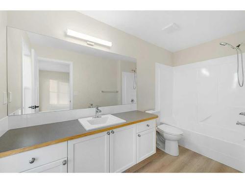 20 Everhollow Way Sw, Calgary, AB - Indoor Photo Showing Bathroom