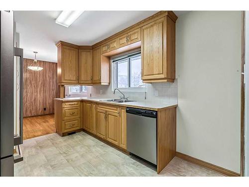 3807 25 Avenue Sw, Calgary, AB - Indoor Photo Showing Kitchen With Double Sink