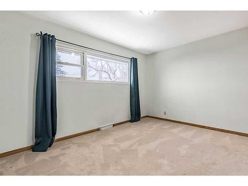 3807 25 Avenue Sw, Calgary, AB - Indoor Photo Showing Other Room