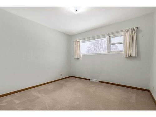 3807 25 Avenue Sw, Calgary, AB - Indoor Photo Showing Other Room