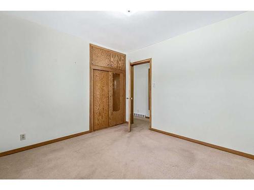 3807 25 Avenue Sw, Calgary, AB - Indoor Photo Showing Other Room