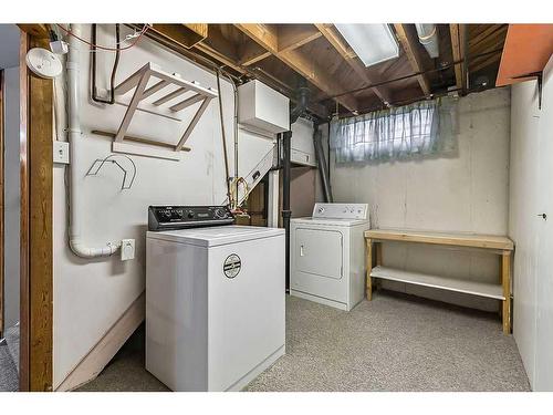 3807 25 Avenue Sw, Calgary, AB - Indoor Photo Showing Laundry Room