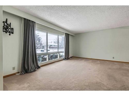 3807 25 Avenue Sw, Calgary, AB - Indoor Photo Showing Other Room