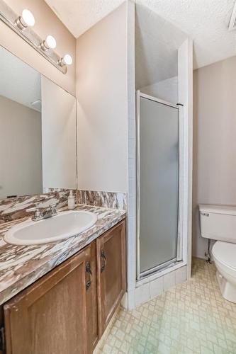 35 Templegreen Place Ne, Calgary, AB - Indoor Photo Showing Bathroom