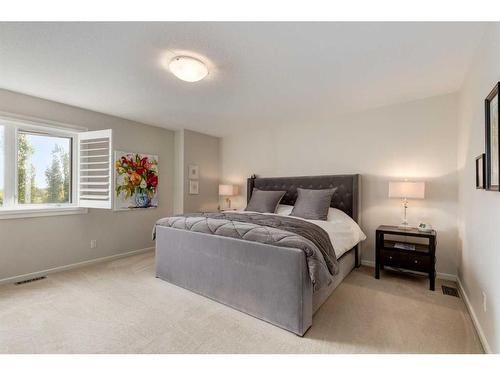 211 Valley Ridge Manor Nw, Calgary, AB - Indoor Photo Showing Bedroom