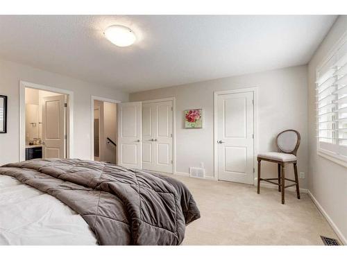 211 Valley Ridge Manor Nw, Calgary, AB - Indoor Photo Showing Bedroom