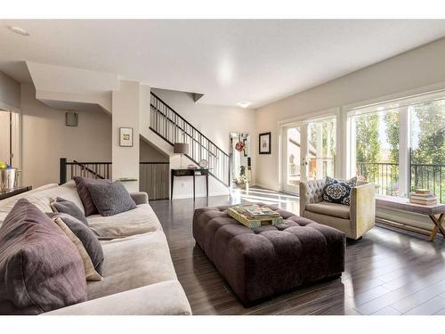 211 Valley Ridge Manor Nw, Calgary, AB - Indoor Photo Showing Living Room