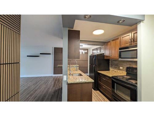 303-1027 Cameron Avenue Sw, Calgary, AB - Indoor Photo Showing Kitchen