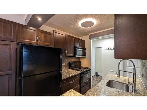 303-1027 Cameron Avenue Sw, Calgary, AB - Indoor Photo Showing Kitchen