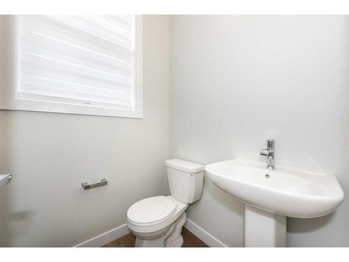 1023 Sage Hill Grove Nw, Calgary, AB - Indoor Photo Showing Bathroom