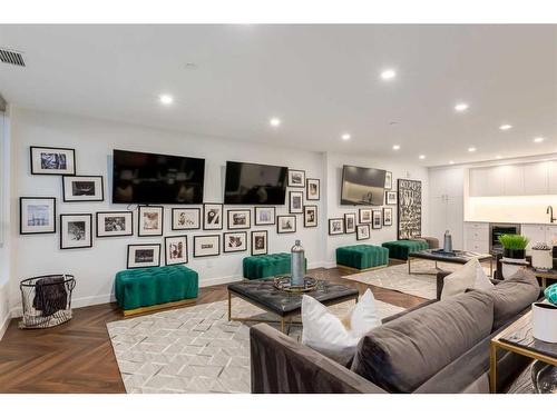 701-8445 Broadcast Avenue Sw, Calgary, AB - Indoor Photo Showing Living Room