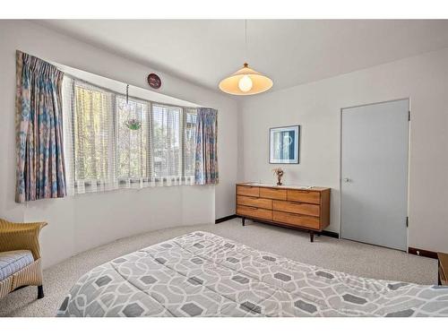 1221 20A Street Nw, Calgary, AB - Indoor Photo Showing Bedroom