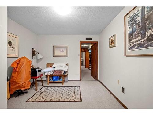 1221 20A Street Nw, Calgary, AB - Indoor Photo Showing Other Room