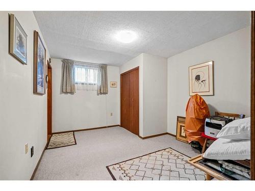 1221 20A Street Nw, Calgary, AB - Indoor Photo Showing Other Room