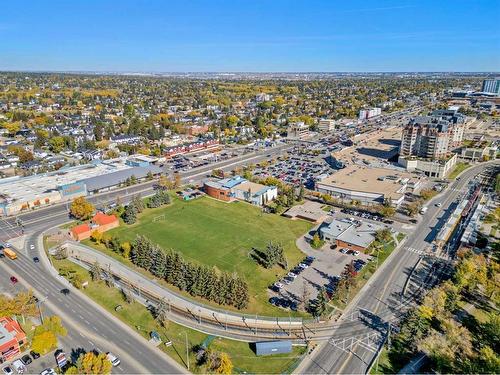 1221 20A Street Nw, Calgary, AB - Outdoor With View